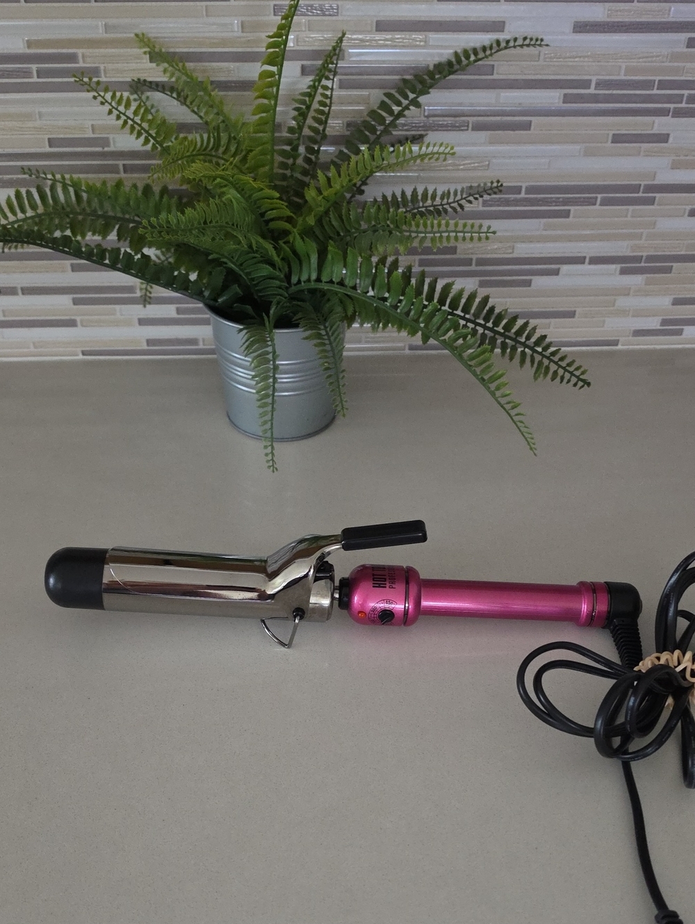 Hot Tools Pink Titanium Curling Iron 1.5” 1 1/2” HPK46 Professional Tested EUC